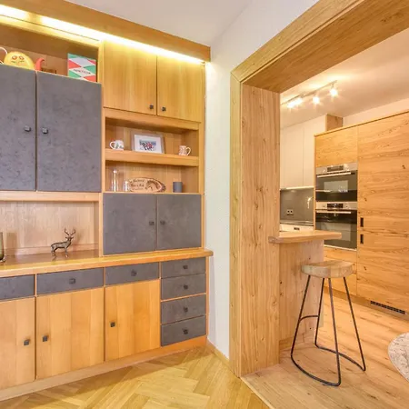 Antonia - By Alpen Τσελ αμ Ζέε